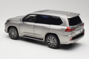 Lexus LX570 Sonic Titan Kyosho 1:18 08955T Metall — bild 7 av 8