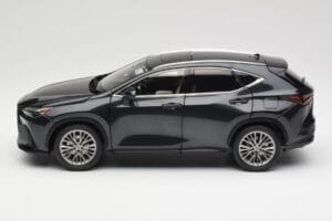 Lexus NX450h+ AZ20 Svart Kyosho 1:18 08968GBK Resin — bild 4 av 8