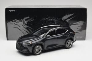 Lexus NX450h+ AZ20 Svart Kyosho 1:18 08968GBK Resin — bild 8 av 8