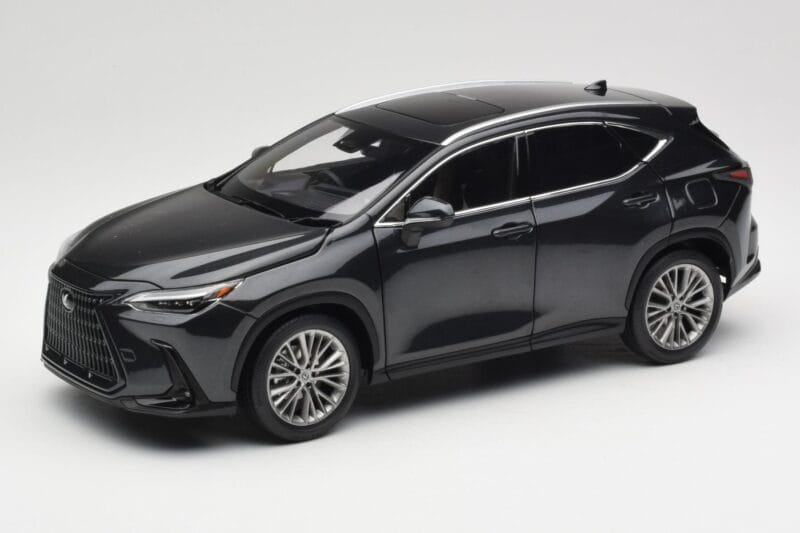 Lexus NX450h+ AZ20 Svart Kyosho 1:18 08968GBK Resin