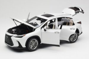 Lexus NX450h+ AZ20 Vit Kyosho 1:18 08968Q Resin — bild 2 av 8