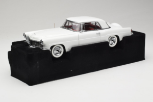 Lincoln Continental Mark II Vit Road Signature 1:18 20078-P1 Metall