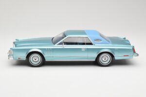Lincoln Continental Mark V Blue Metallic MCG 1:18 MCG18369 Metall — bild 3 av 6