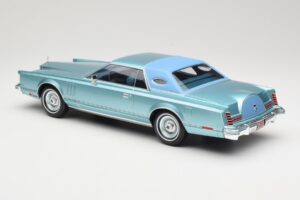 Lincoln Continental Mark V Blue Metallic MCG 1:18 MCG18369 Metall — bild 5 av 6