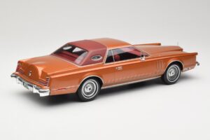 Lincoln Continental Mark V Crystal Apricot Metallic MCG 1:18 MCG18370 Metall — bild 2 av 6