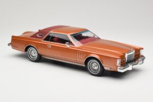 Lincoln Continental Mark V Crystal Apricot Metallic MCG 1:18 MCG18370 Metall — bild 4 av 6
