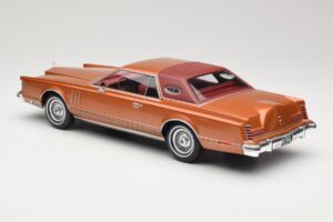 Lincoln Continental Mark V Crystal Apricot Metallic MCG 1:18 MCG18370 Metall — bild 5 av 6