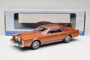 Lincoln Continental Mark V Crystal Apricot Metallic MCG 1:18 MCG18370 Metall — bild 6 av 6
