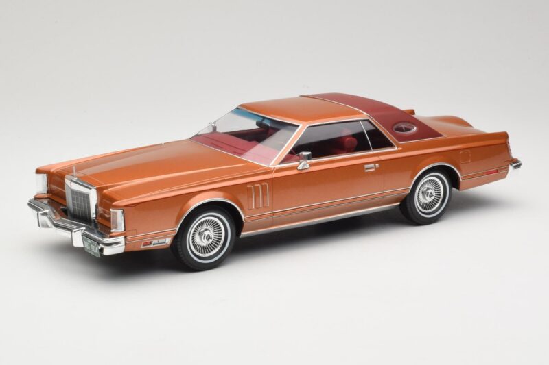 Lincoln Continental Mark V Crystal Apricot Metallic MCG 1:18 MCG18370 Metall