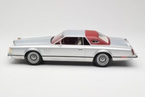 Lincoln Continental Mark V Coupe Silver BoS Models 1:18 BOS084 Resin — bild 3 av 6