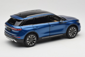 Lincoln Corsair Blå OEM 1:18 LINCOLN001 Metall — bild 3 av 8