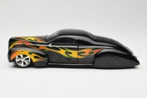 Lincoln Zephyr Scrape Custom Svart med Flammor Hot Wheels 1:18 57319 Metall — bild 4 av 8
