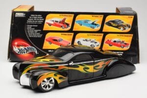Lincoln Zephyr Scrape Custom Svart med Flammor Hot Wheels 1:18 57319 Metall — bild 8 av 8