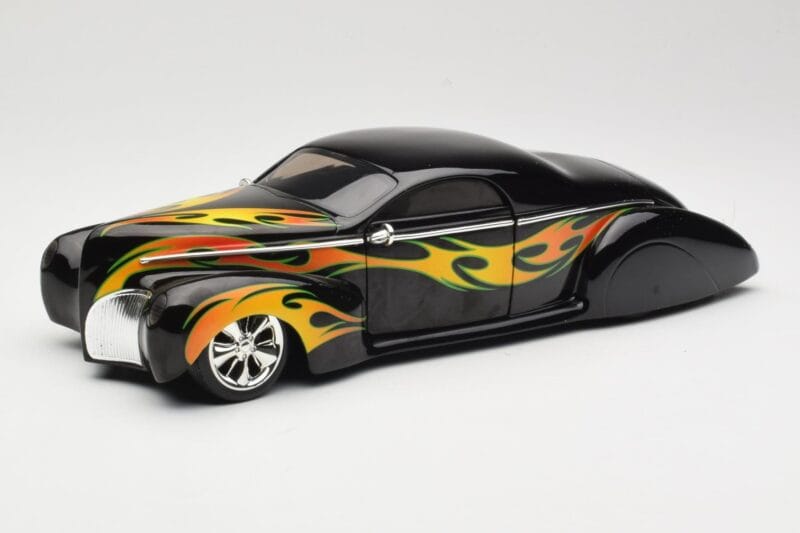 Lincoln Zephyr Scrape Custom Svart med Flammor Hot Wheels 1:18 57319 Metall