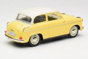 Lloyd Alexander TS Gul Revell 1:18 08958 Metall — bild 3 av 8