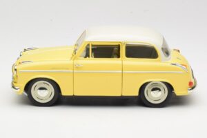 Lloyd Alexander TS Gul Revell 1:18 08958 Metall — bild 4 av 8