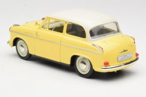 Lloyd Alexander TS Gul Revell 1:18 08958 Metall — bild 7 av 8