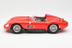Maserati 300S Röd CMC 1:18 M-105 Metall — bild 3 av 6