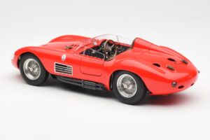 Maserati 300S Röd CMC 1:18 M-105 Metall — bild 5 av 6