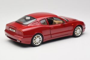 Maserati 3200 GT Mörkröd Bburago 1:18 3341-M2 Metall — bild 3 av 8