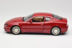 Maserati 3200 GT Mörkröd Bburago 1:18 3341-M2 Metall — bild 4 av 8