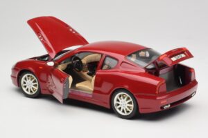 Maserati 3200 GT Mörkröd Bburago 1:18 3341-M2 Metall — bild 5 av 8