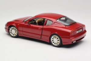 Maserati 3200 GT Mörkröd Bburago 1:18 3341-M2 Metall — bild 7 av 8