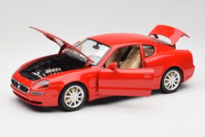 Maserati 3200 GT Röd Bburago 1:18 3341 Metall — bild 2 av 8