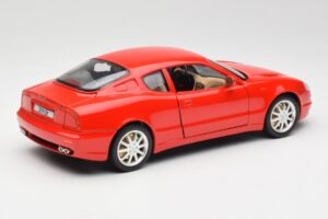 Maserati 3200 GT Röd Bburago 1:18 3341 Metall — bild 3 av 8
