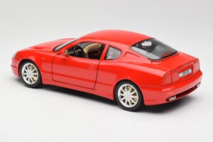 Maserati 3200 GT Röd Bburago 1:18 3341 Metall — bild 7 av 8