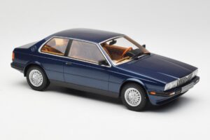 Maserati Biturbo Coupe Mörkblå Metallic Minichamps 1:18 107123500 Metall — bild 4 av 6