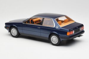 Maserati Biturbo Coupe Mörkblå Metallic Minichamps 1:18 107123500 Metall — bild 5 av 6