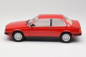 Maserati BiTurbo Coupe Rosso Corsa Minichamps 1:18 107123501 Resin — bild 3 av 6