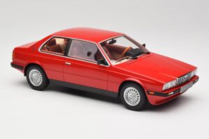 Maserati BiTurbo Coupe Rosso Corsa Minichamps 1:18 107123501 Resin — bild 4 av 6