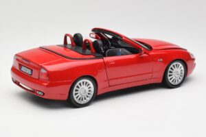 Maserati GT Spyder Röd Bburago 1:18 34097 Metall — bild 3 av 8