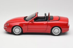 Maserati GT Spyder Röd Bburago 1:18 34097 Metall — bild 4 av 8