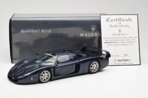 Maserati MC12 Road Car Blå Metallic AUTOart 1:18 75802 Metall — bild 8 av 8