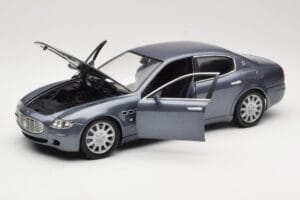 Maserati Quattroporte Blue Metallic Hot Wheels 1:18 B7003 Metall — bild 2 av 8