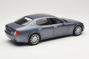 Maserati Quattroporte Blue Metallic Hot Wheels 1:18 B7003 Metall — bild 3 av 8