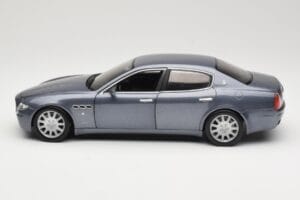 Maserati Quattroporte Blue Metallic Hot Wheels 1:18 B7003 Metall — bild 4 av 8