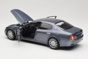 Maserati Quattroporte Blue Metallic Hot Wheels 1:18 B7003 Metall — bild 5 av 8