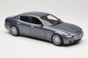 Maserati Quattroporte Blue Metallic Hot Wheels 1:18 B7003 Metall — bild 6 av 8