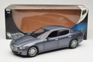 Maserati Quattroporte Blue Metallic Hot Wheels 1:18 B7003 Metall — bild 8 av 8