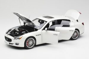 Maserati Quattroporte VI GTS Alpine Vit AUTOart 1:18 75808 Metall — bild 2 av 8