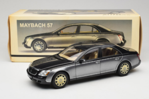 Maybach 57 SWB Caspian Black Himalayas Grey AUTOart 1:18 76151 Metall — bild 9 av 9