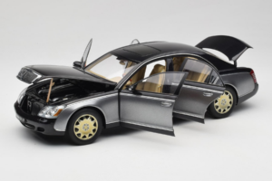 Maybach 57 SWB Caspian Black Himalayas Grey AUTOart 1:18 76151 Metall — bild 2 av 9
