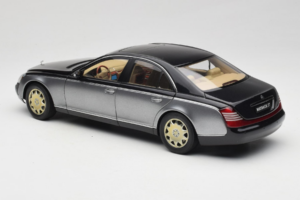 Maybach 57 SWB Caspian Black Himalayas Grey AUTOart 1:18 76151 Metall — bild 7 av 9