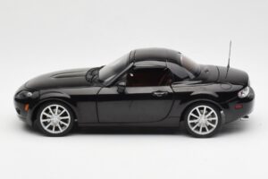 Mazda MX-5 NC Roadster Retractable Hardtop US Spec Svart AUTOart 1:18 75971 Metall — bild 6 av 10