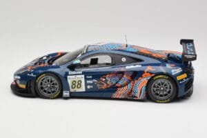 McLaren 12C GT3 #88 Von Ryan Racing A. Barff / T. Goodwin / B. Senna Spa 24 Hours 2013 Minichamps 1:18 151131388 Metall — bild 3 av 6