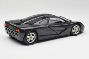 McLaren F1 Carbon Svart Metallic Minichamps 1:18 530133420 Metall — bild 3 av 8